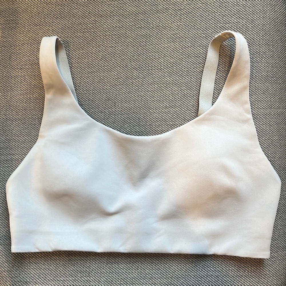 Lululemon Align Straight Strap Bra in muave (soft lilac), Size 6